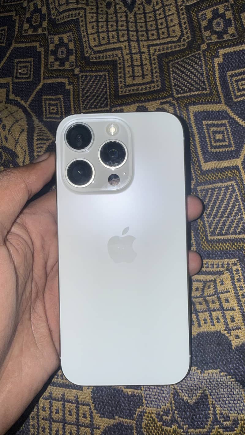 Apple iPhone 16 Pro 3