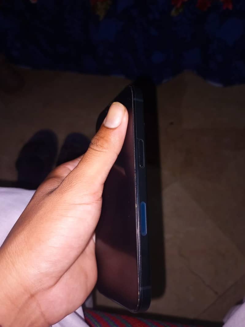 Apple iPhone 13 2