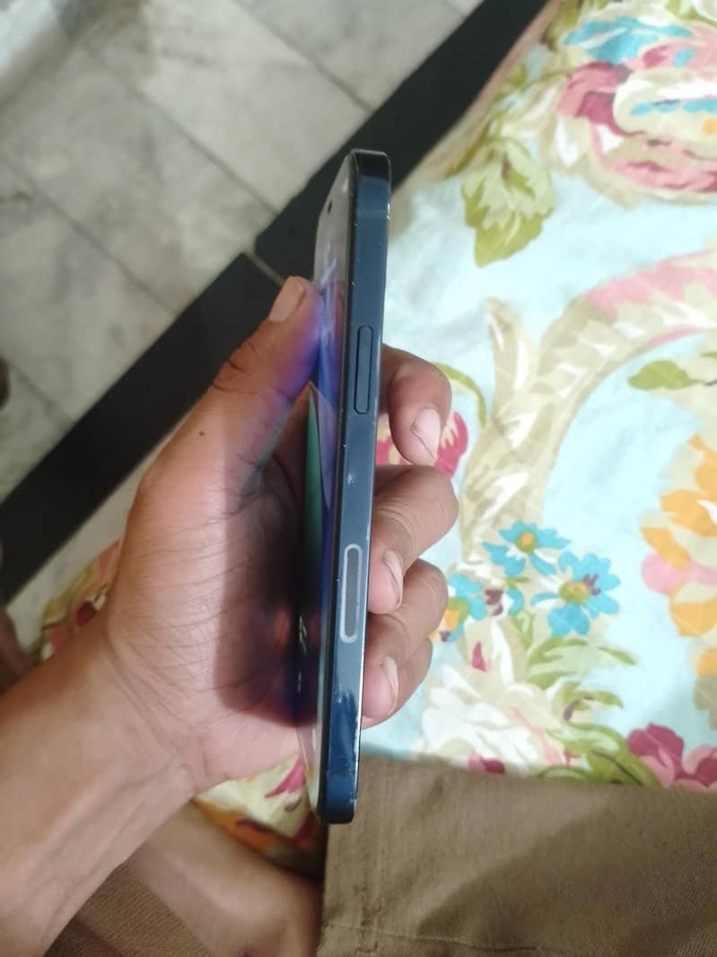 Apple iPhone 12 6