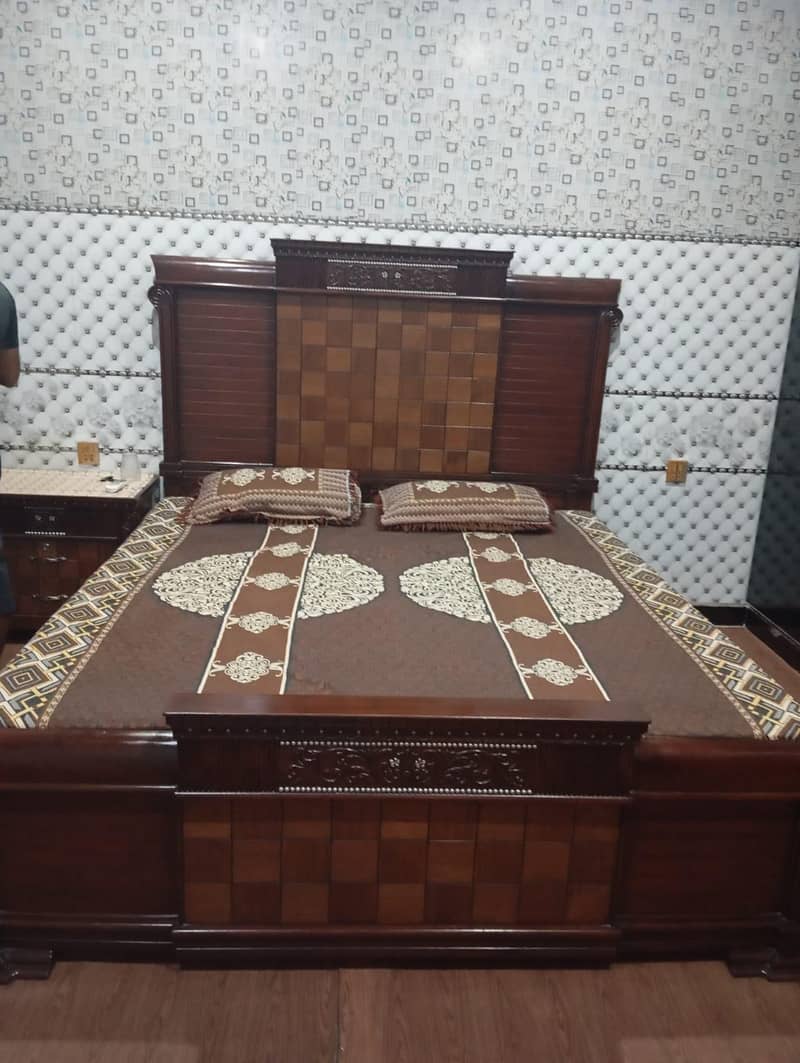 bed and dressing table 0