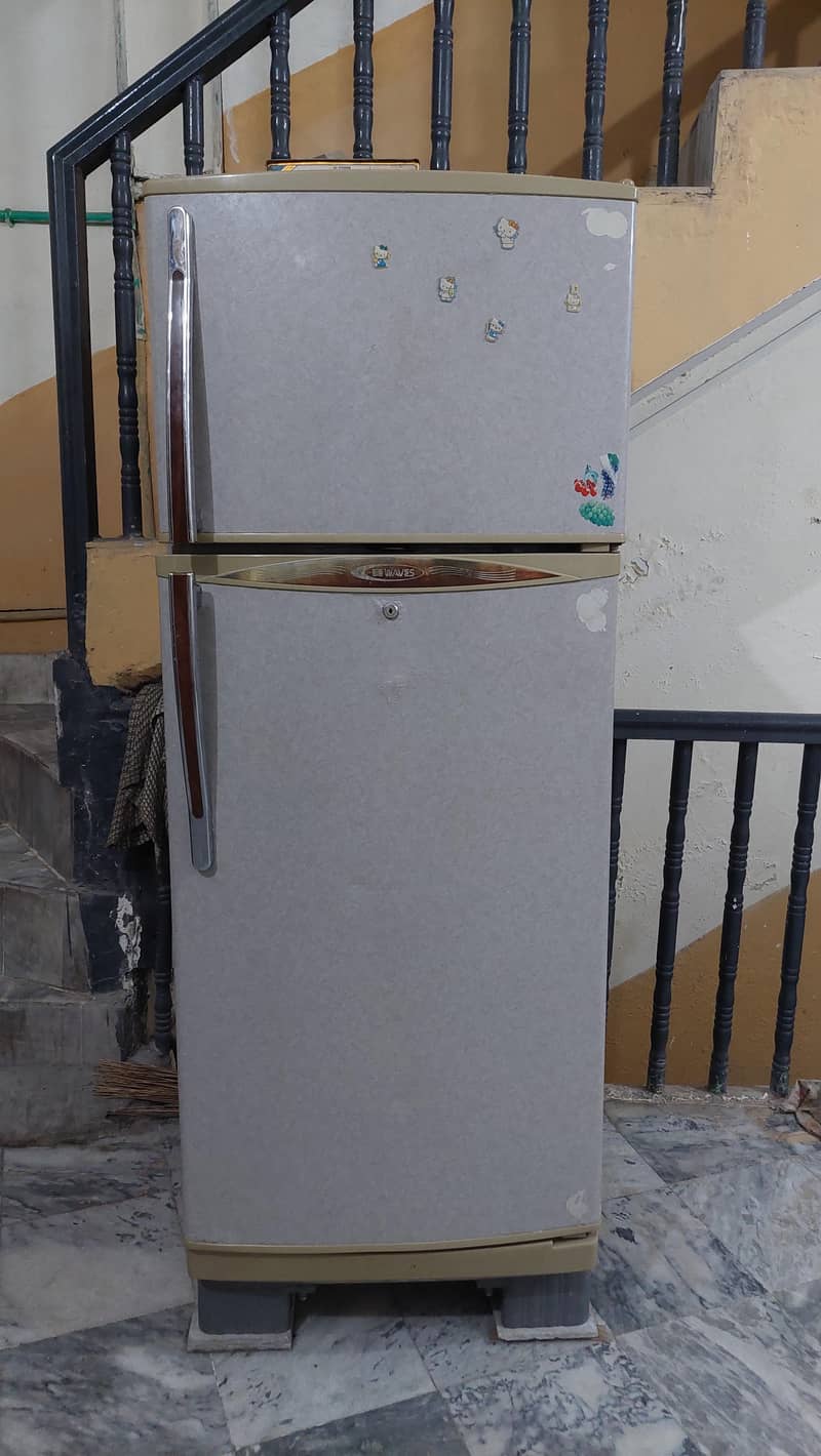 waves Fridge ok working 0