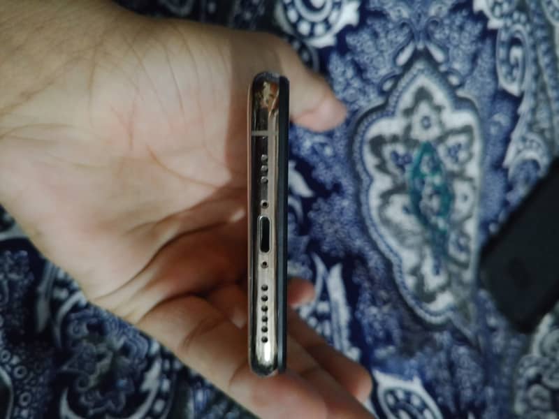 Apple iPhone XS 1