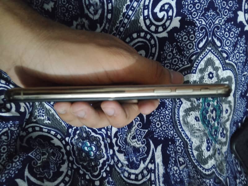 Apple iPhone XS 3