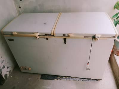 waves deep freezer for sale  good condition good cooling