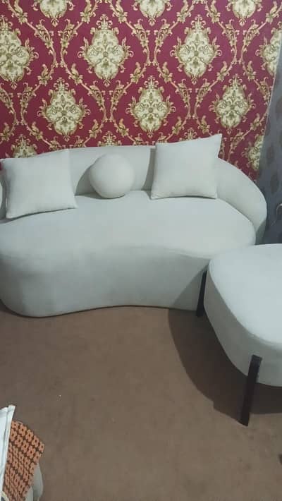 dewan 1 and chairs 2 + table