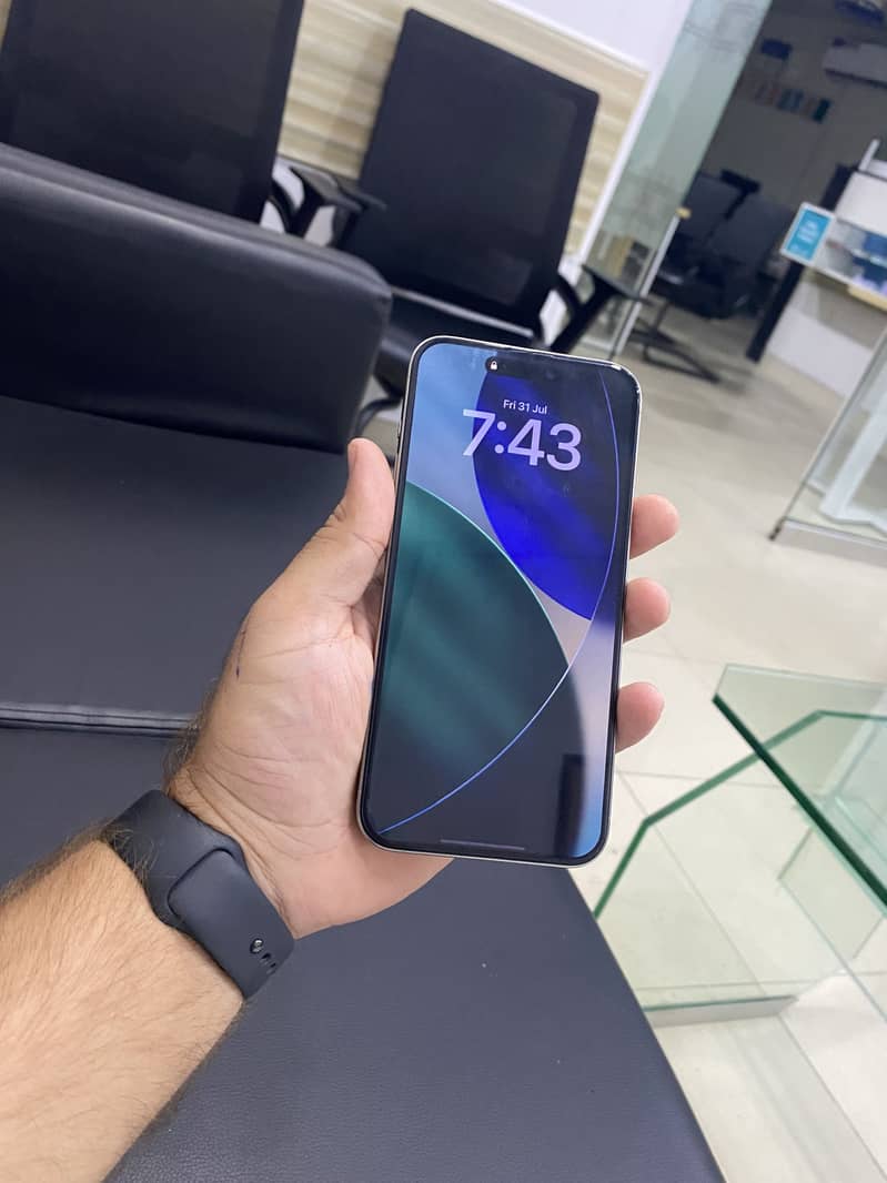 Apple iPhone 15 plus 1