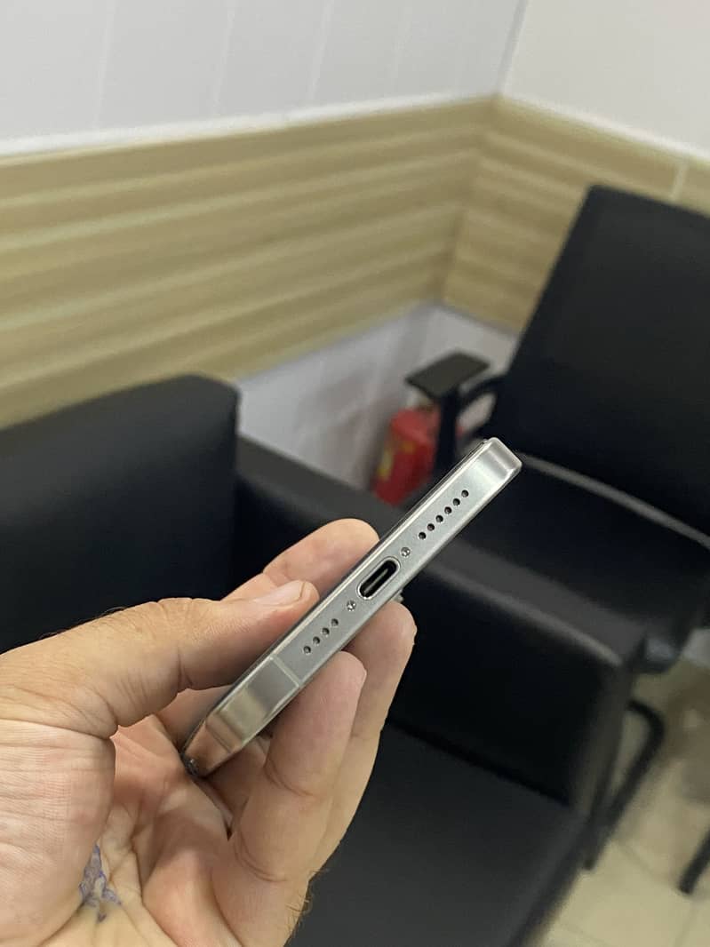 Apple iPhone 15 plus 2
