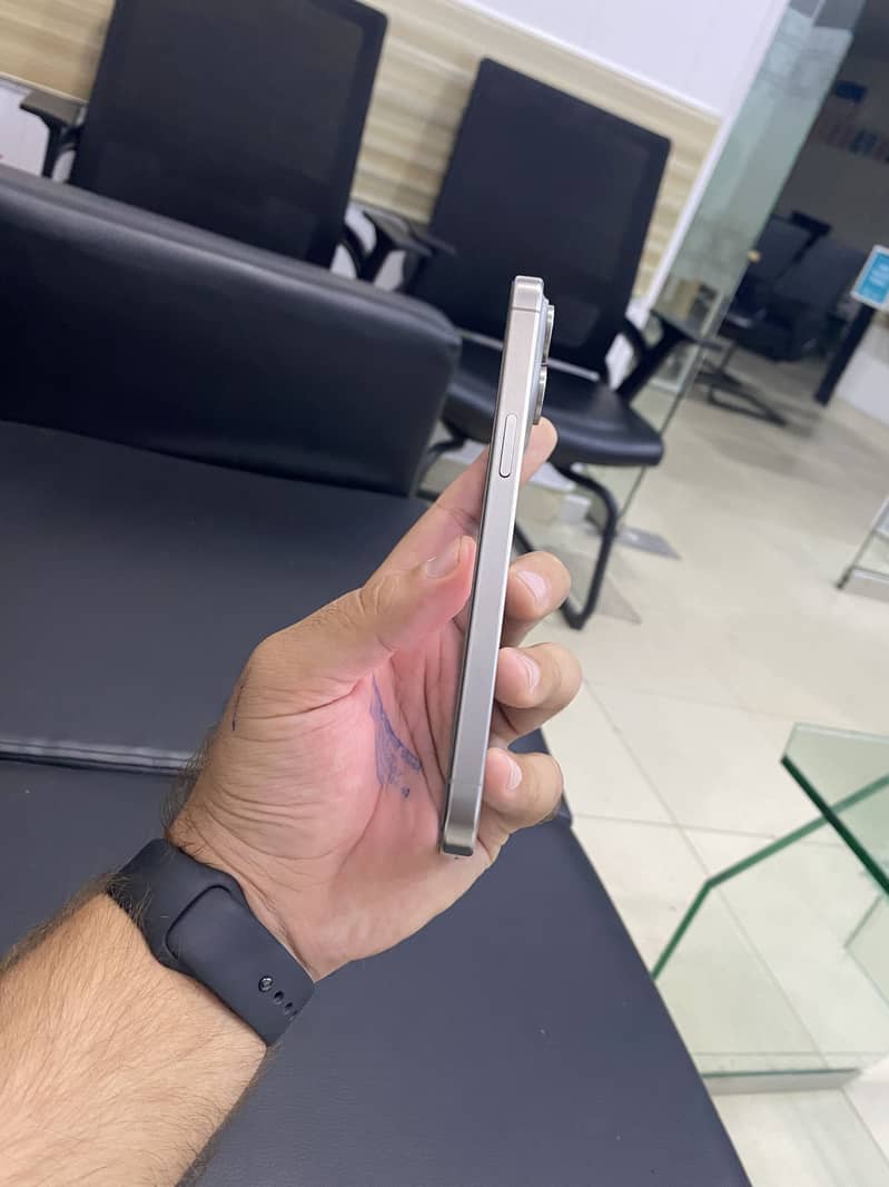 Apple iPhone 15 plus 3
