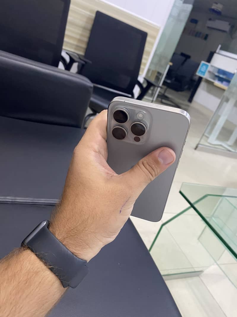 Apple iPhone 15 plus 6