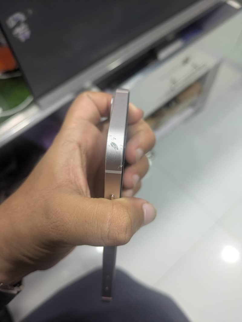 Apple iPhone 13 1