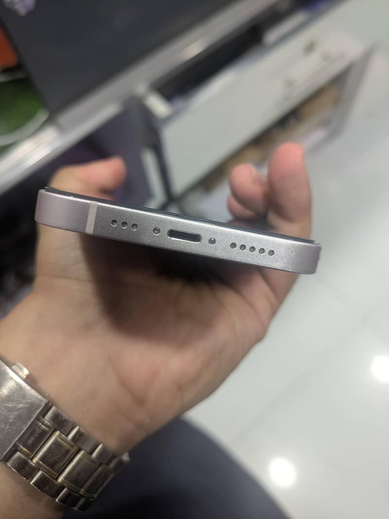 Apple iPhone 13 2