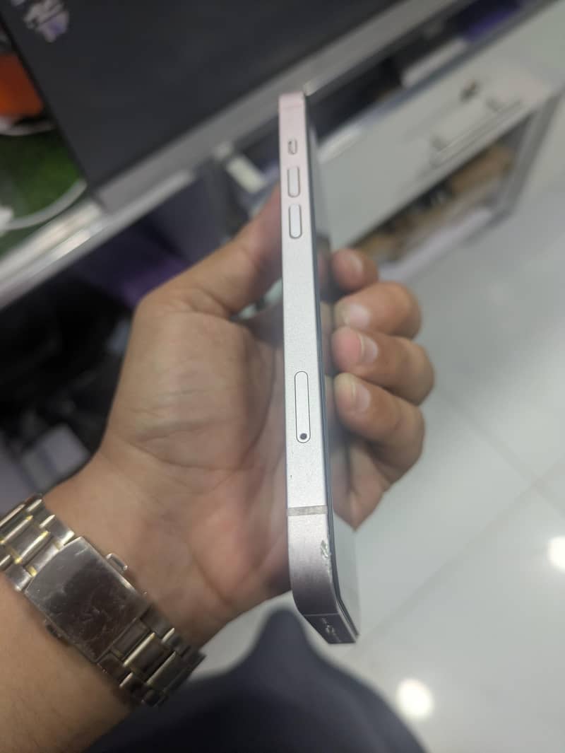 Apple iPhone 13 3