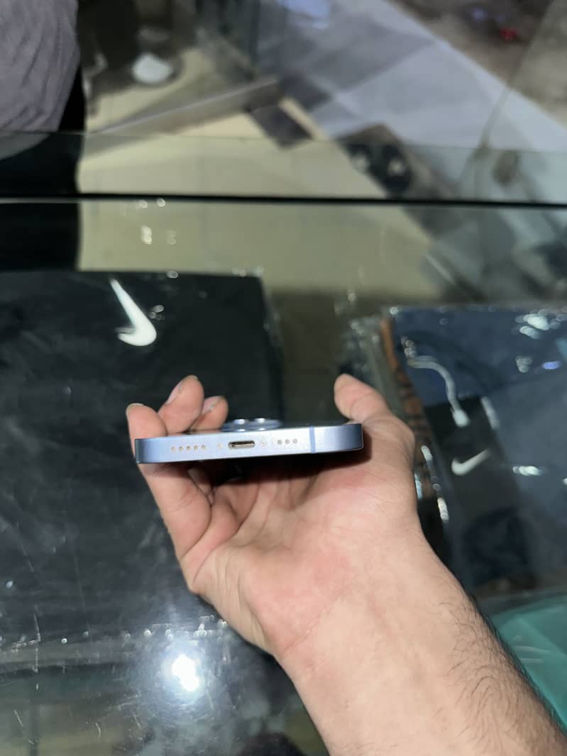 iPhone 14 3