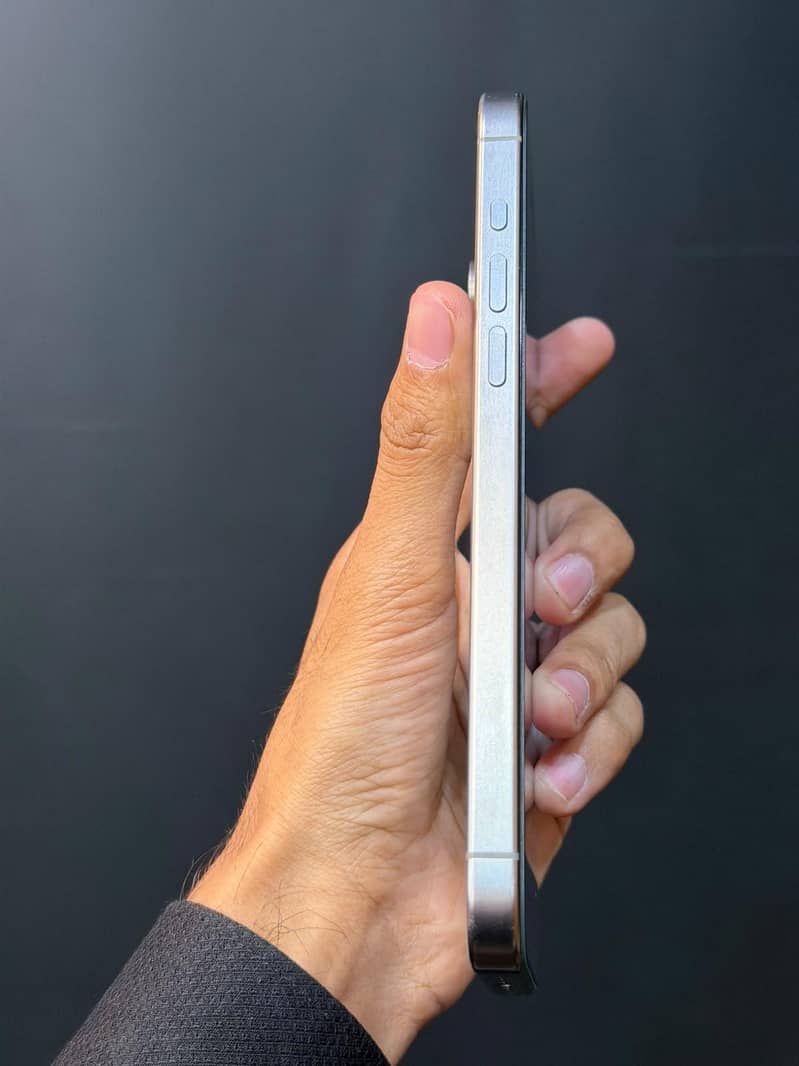 iPhone 15 Pro Max 2