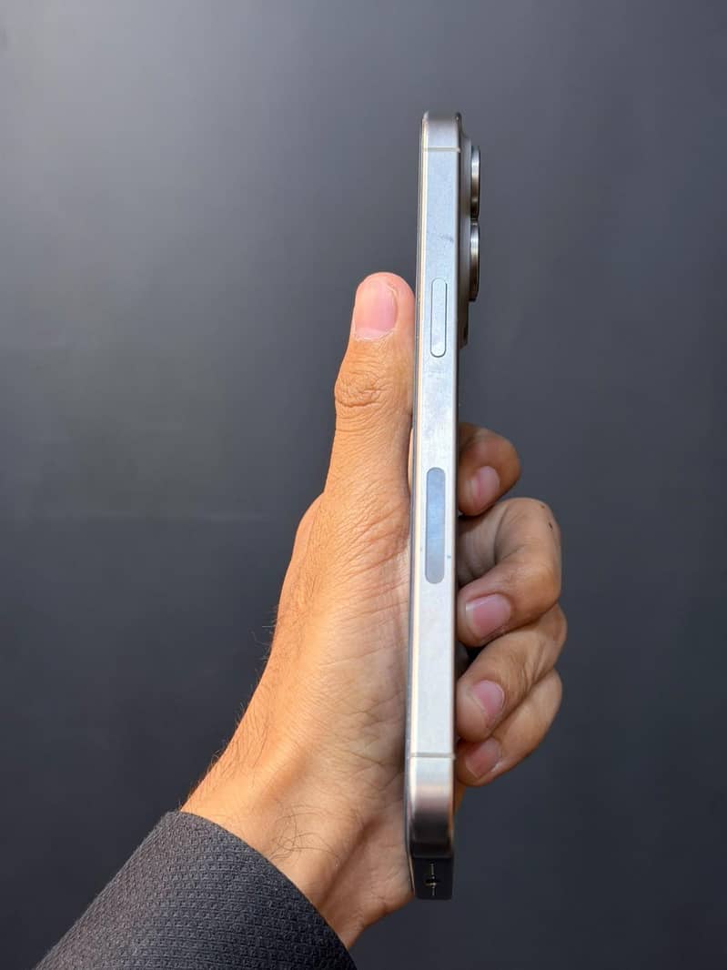 iPhone 15 Pro Max 3