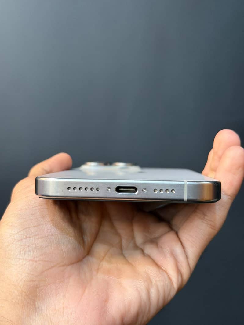 iPhone 15 Pro Max 4
