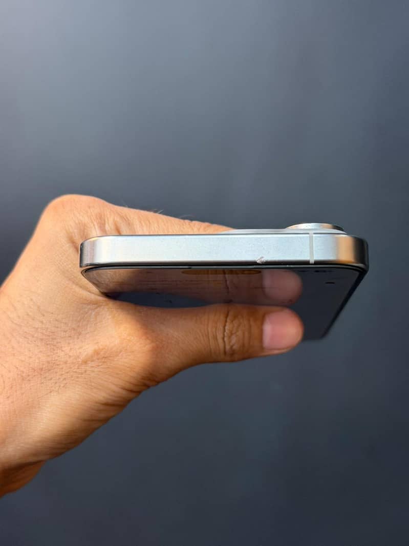 iPhone 15 Pro Max 5