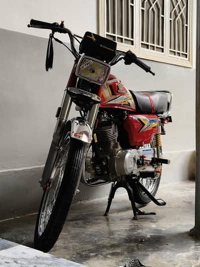 Honda 125 2k25 Model Urgent Sale 03473720272 Wattsap