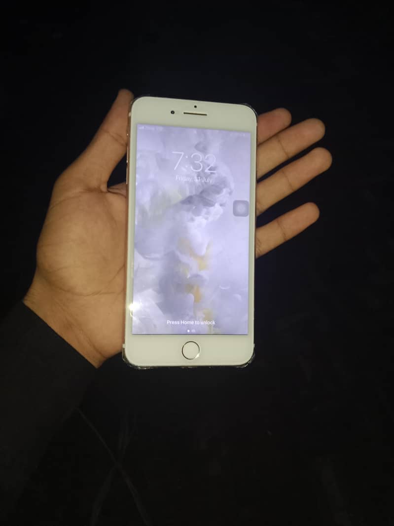 Apple iPhone 7 Plus 0