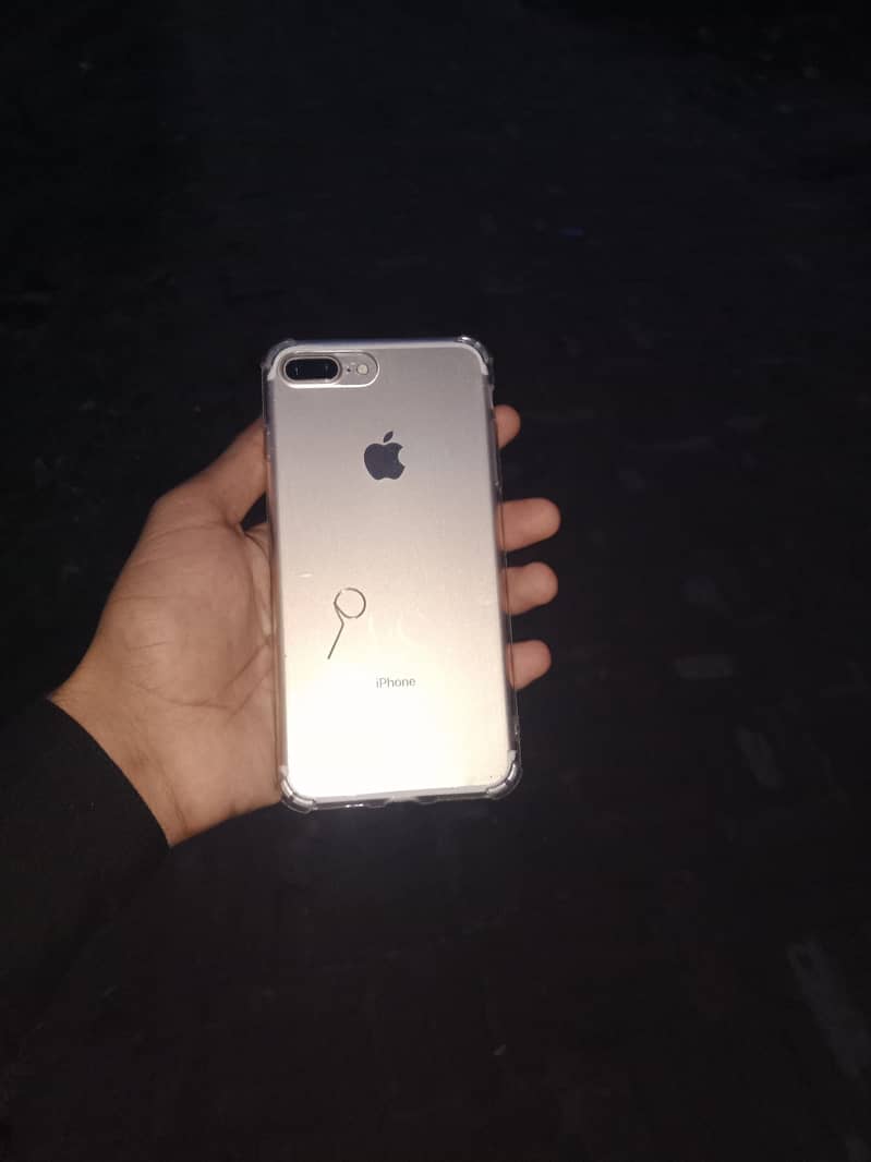 Apple iPhone 7 Plus 3