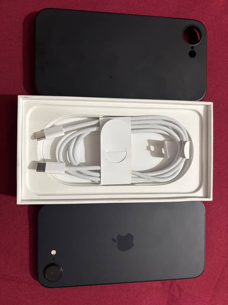 Apple iPhone 16e 2