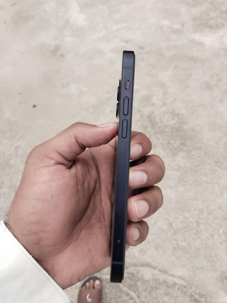 Apple iPhone 12 2