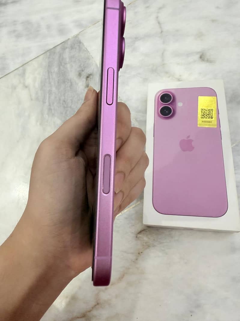 Apple iPhone 16 4