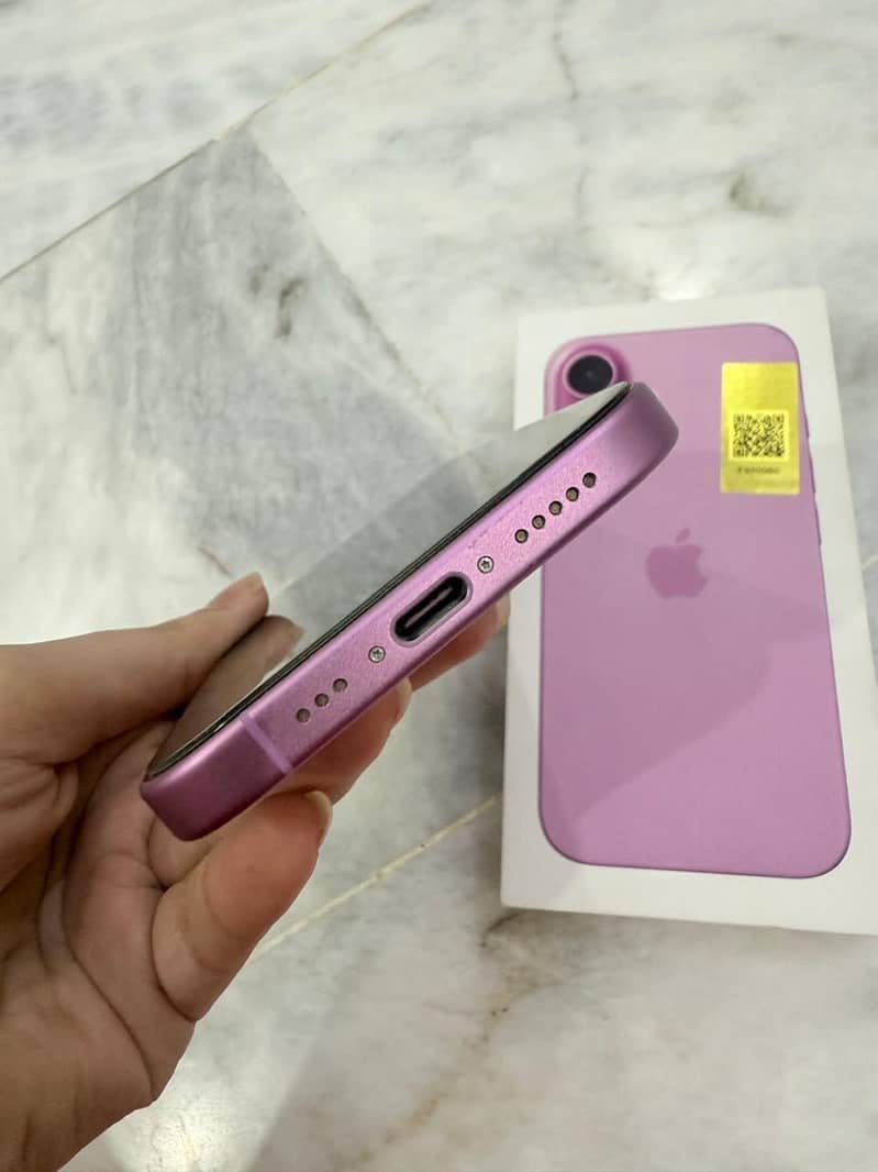 Apple iPhone 16 5