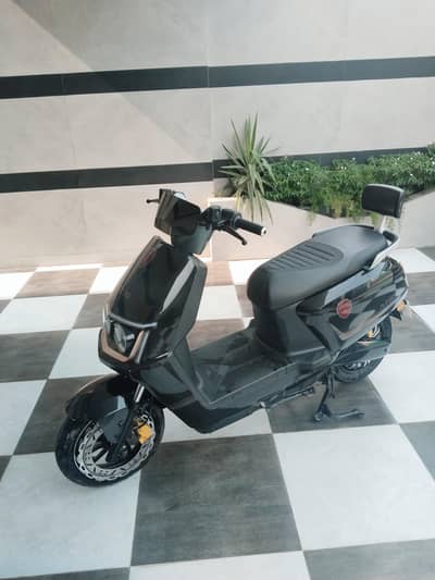 Metro M6 Electric Scooty Original Condition | Long Range | PPF Install