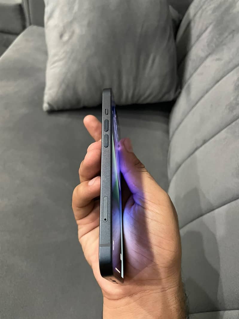 Apple iPhone 13 4
