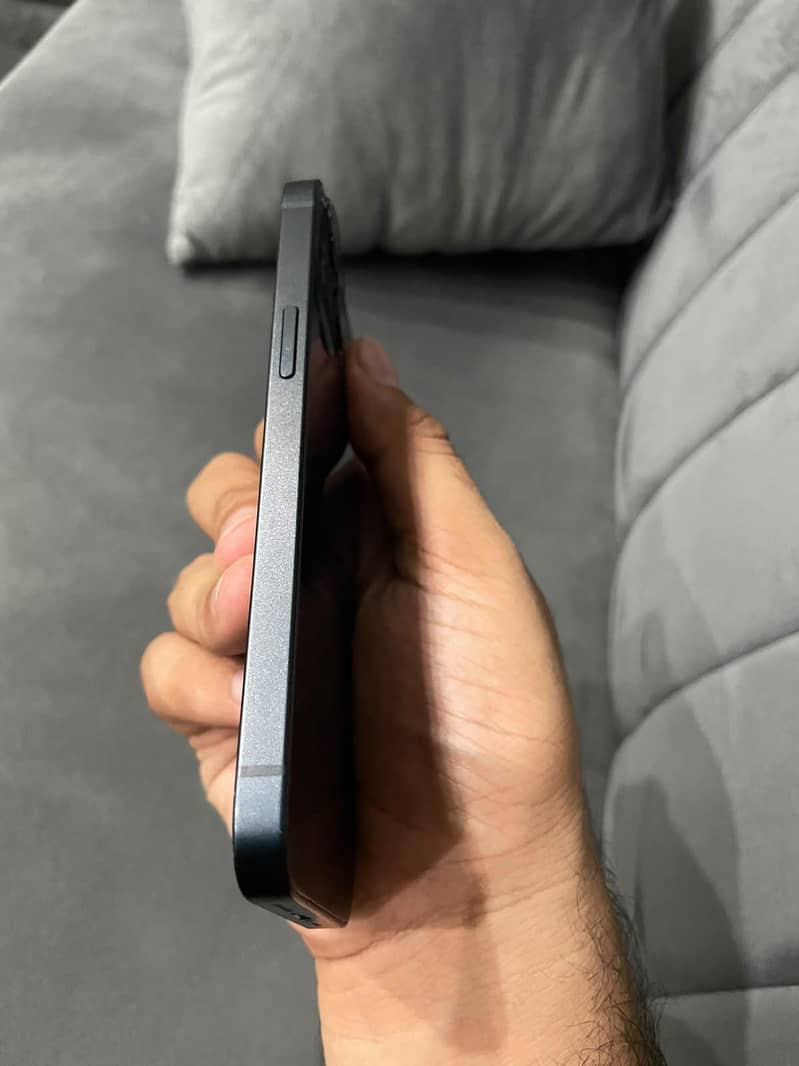 Apple iPhone 13 5
