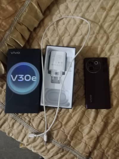 Vivo V30E 10/10 condition location Alo qasmi mardan