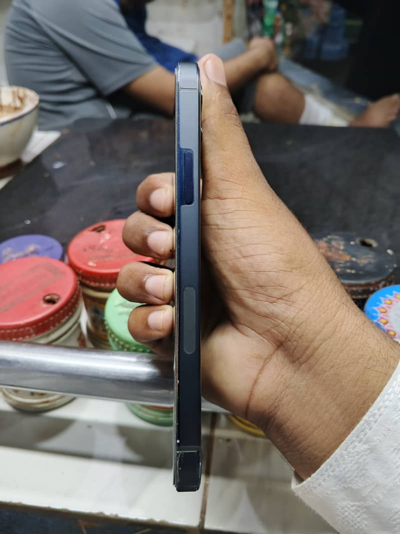 Apple iPhone 12 3