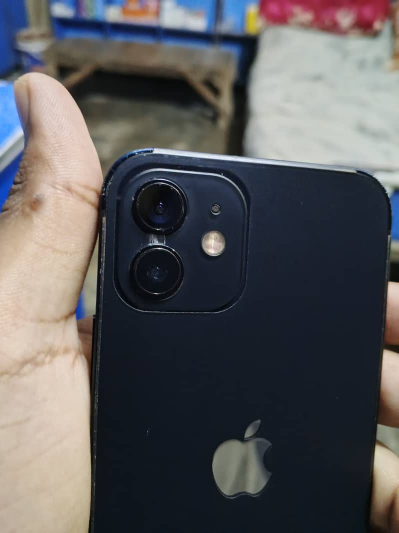 Apple iPhone 12 4