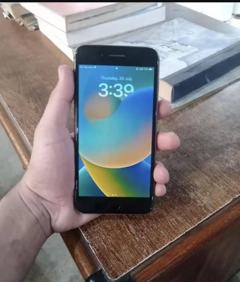 Apple iPhone 8 Plus 1
