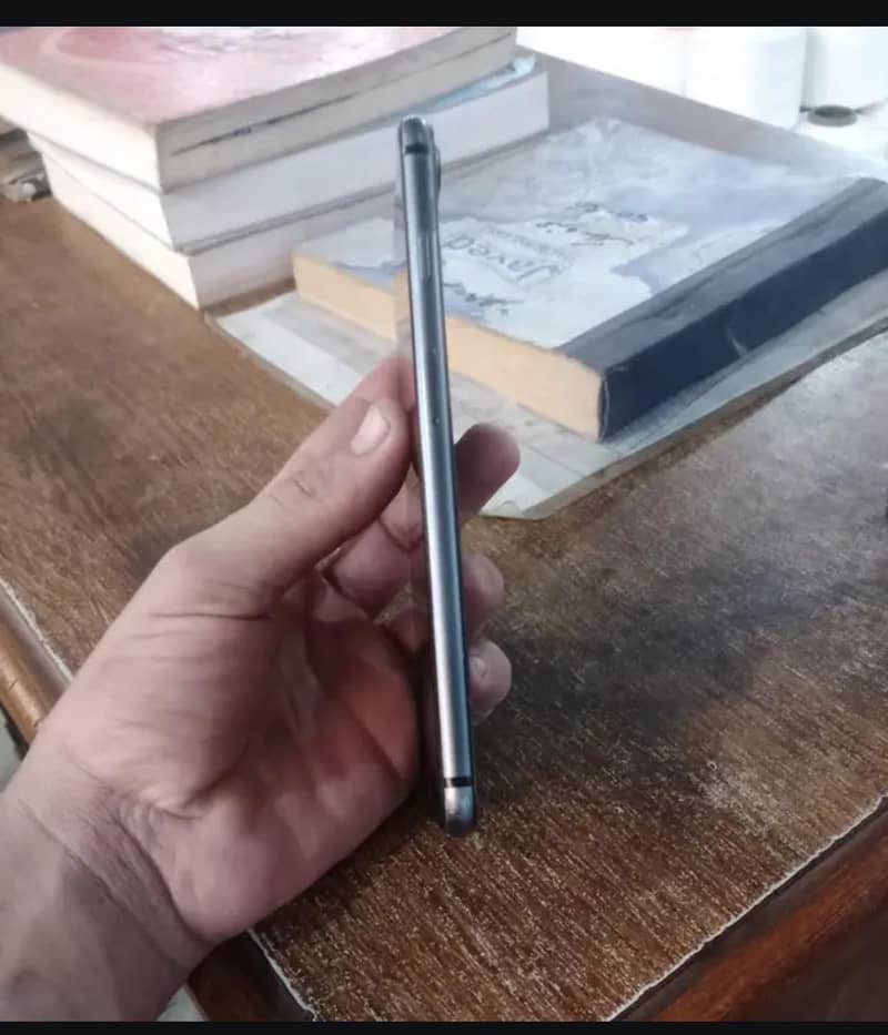Apple iPhone 8 Plus 3