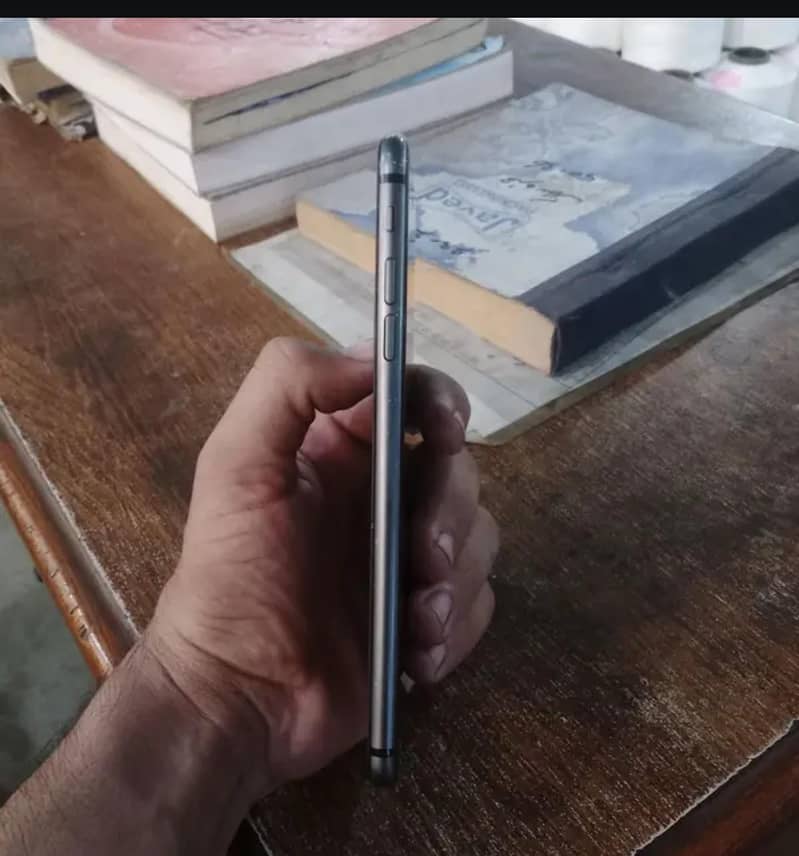 Apple iPhone 8 Plus 4