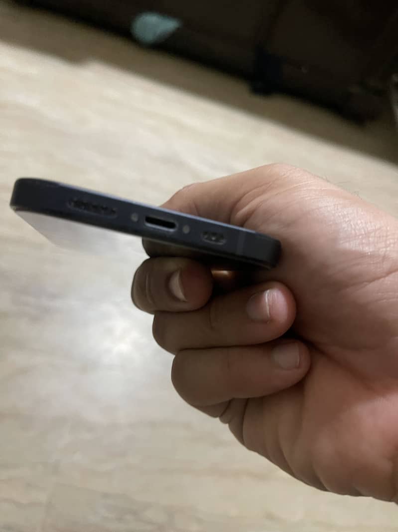 Apple iPhone 12 3