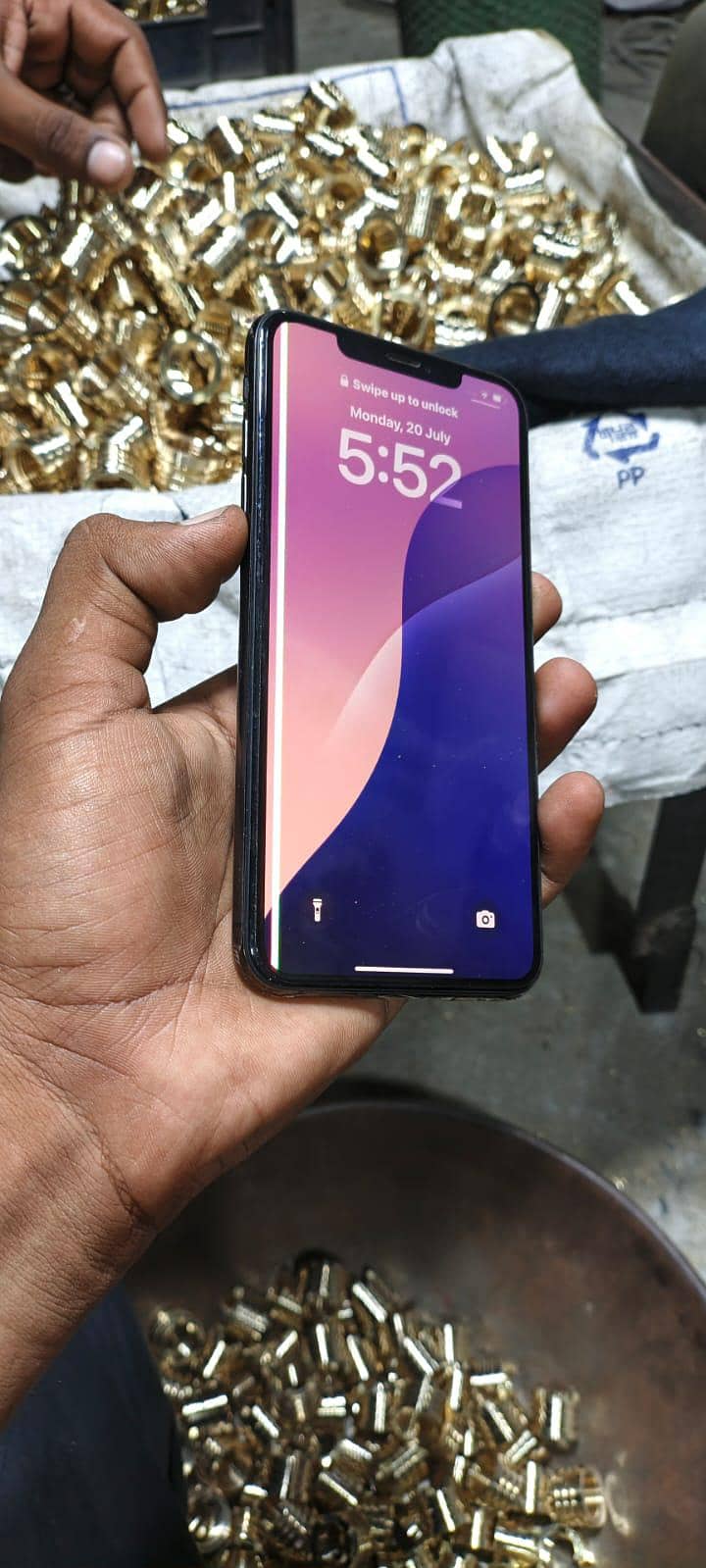 Apple iPhone XS Max 4