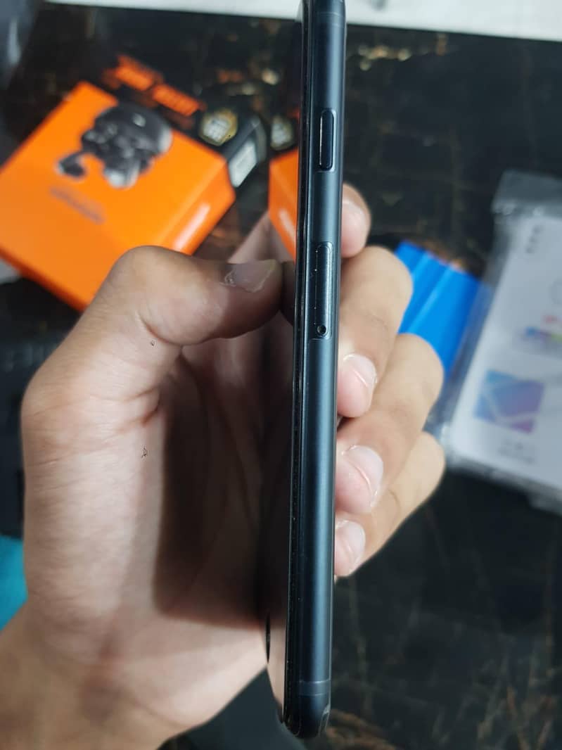Apple iPhone SE  Jv 3