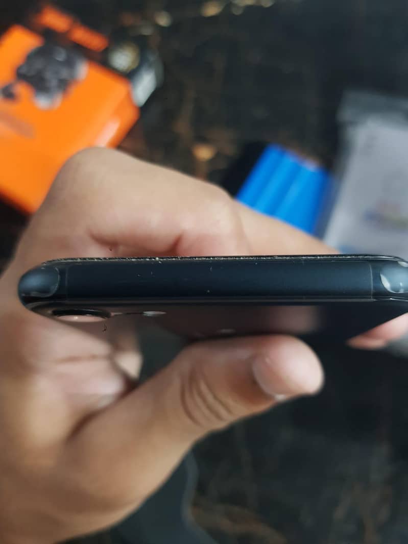 Apple iPhone SE  Jv 4