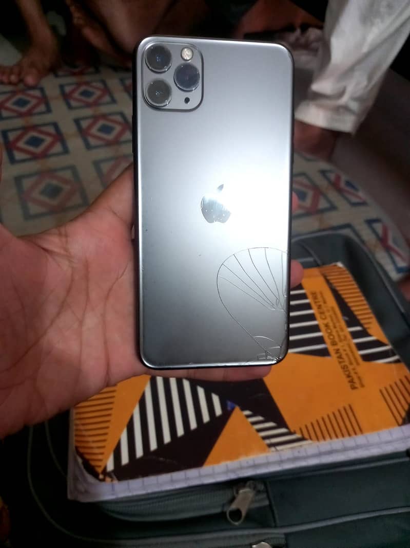 Apple iPhone 11 Pro Max 4