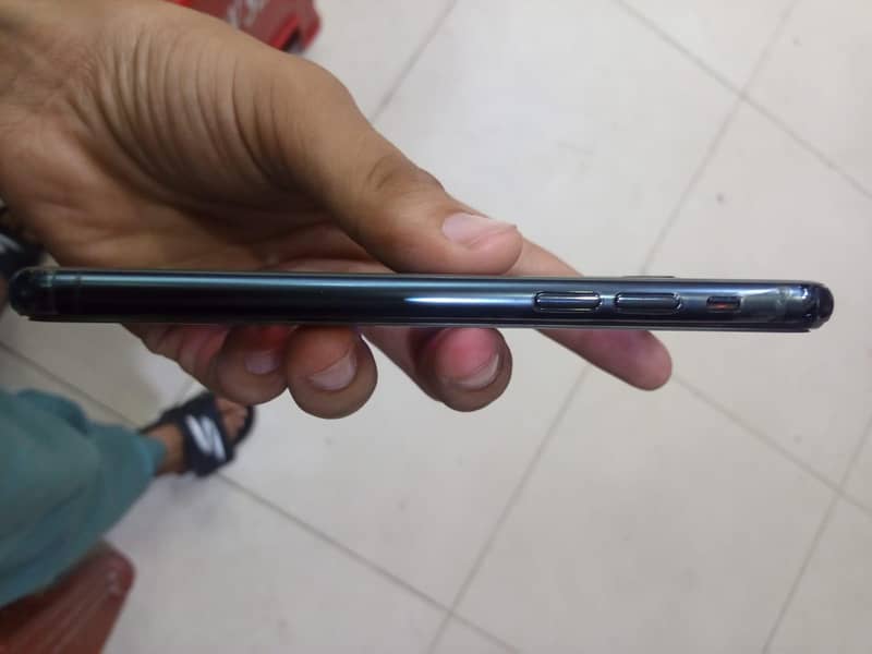Apple iPhone 11 Pro 2