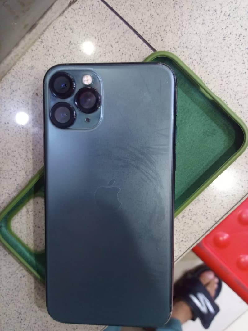 Apple iPhone 11 Pro 4