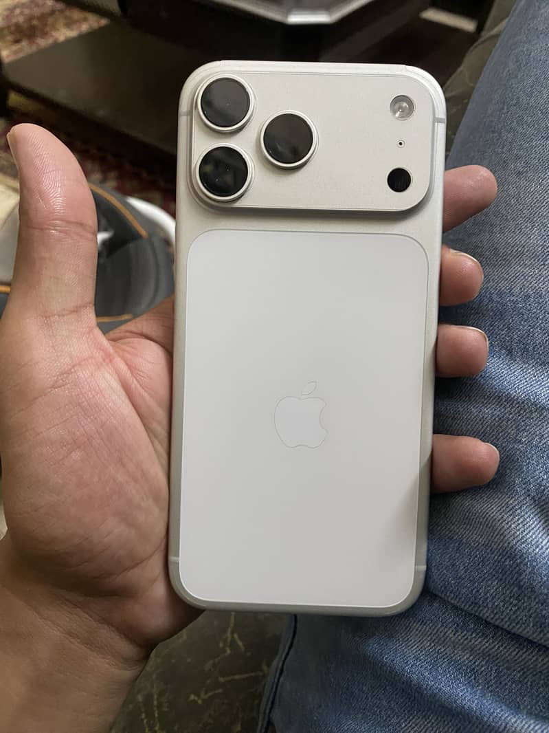 Apple iPhone 17 Pro Max 0