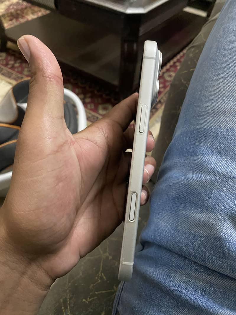 Apple iPhone 17 Pro Max 3