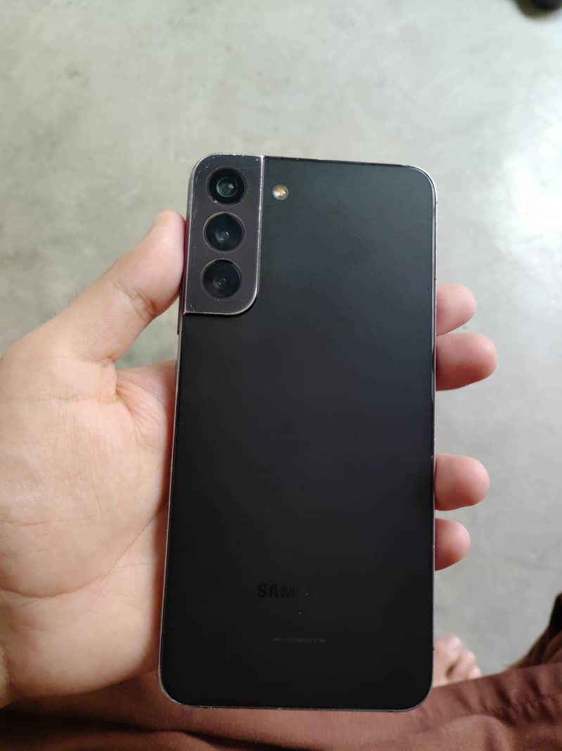 Samsung Mobile S22 Plus 4