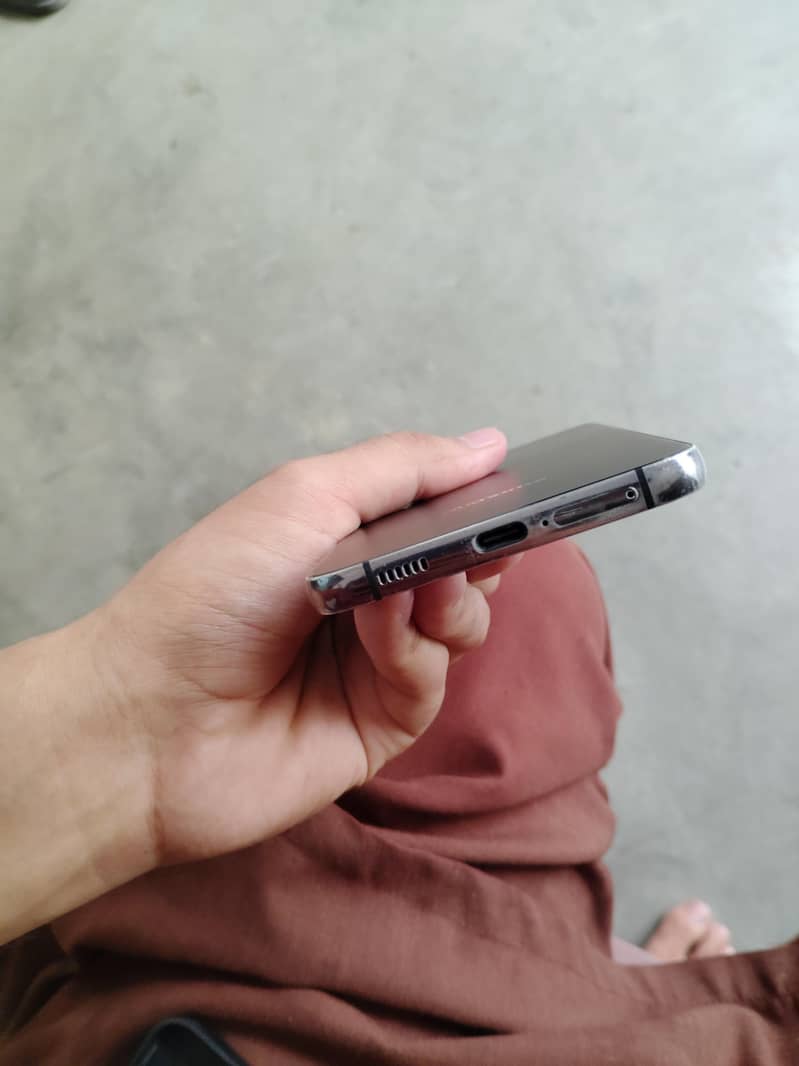 Samsung Mobile S22 Plus 6