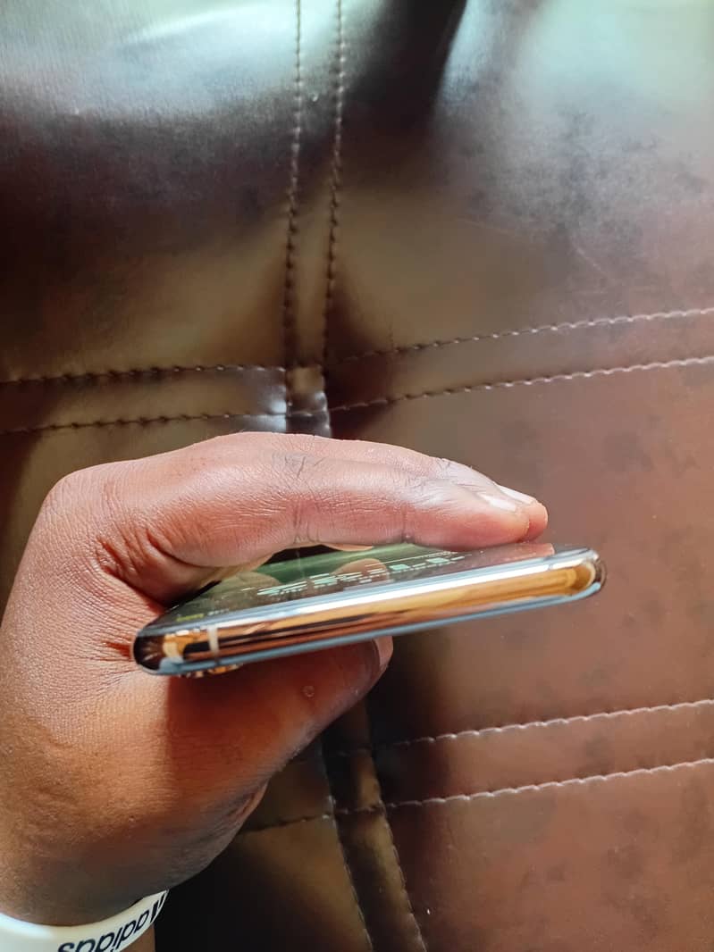 Apple iPhone XS Max 2