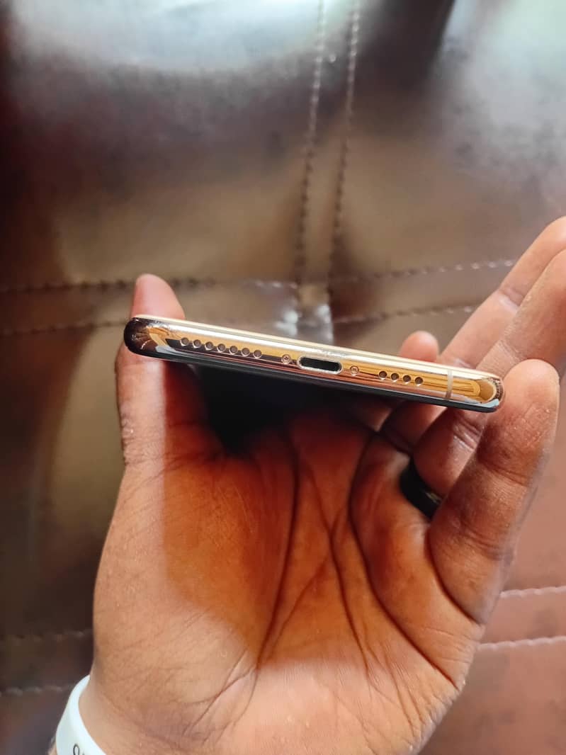 Apple iPhone XS Max 3